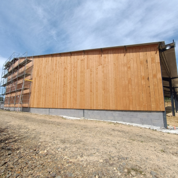 Fermeture de façade en Douglas rouge